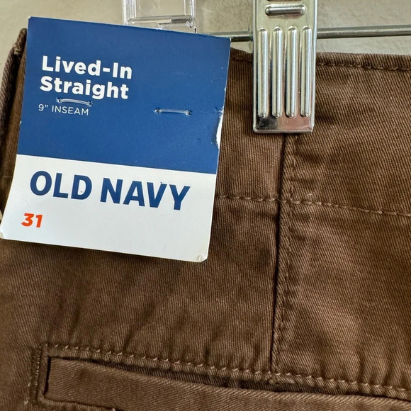 NWT Old Navy Lived-in Straight Brown Non Stretch Shorts. 9" inseam. Size 31 - Picture 3 of 5